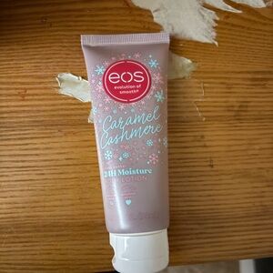 EOS Caramel Cashmere Lotion in Soft Pink